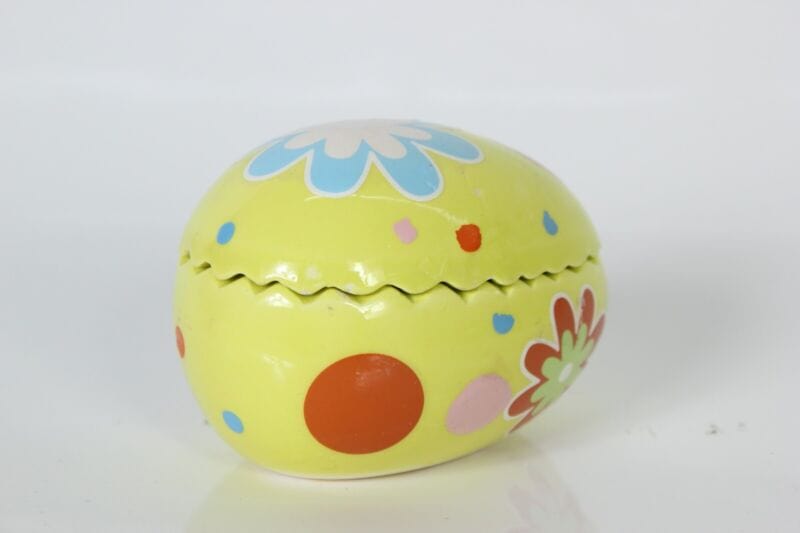 Uovo da collezione vintage in ceramica decorativo scatola gialla contenitore Ceramiche e Porcellane