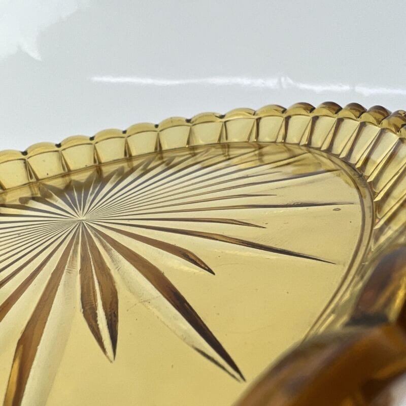 Vassoio Ovale Vintage in vetro molato inciso color ambra miele  stile Art Deco Vetri e Cristalli