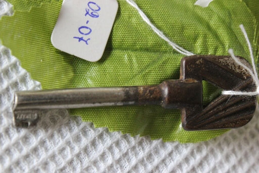 VECCHIA CHIAVE x MOBILE  L.cm 7 / CLE' EN FER  / OLD KEY / ferramenta d'epoca Orologi, Accessori & Ricambi