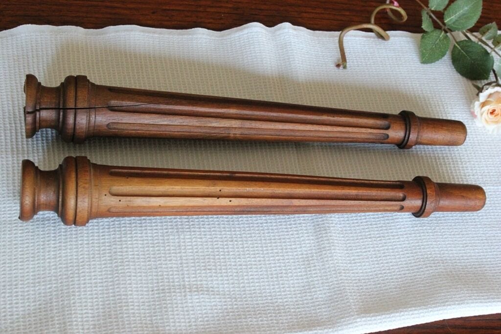 VECCHIA COPPIA DI COLONNINE L.cm 39 / GAMBA DI SEDIA FRANCESE/ DUE GAMBE D'EPOCA Restauro