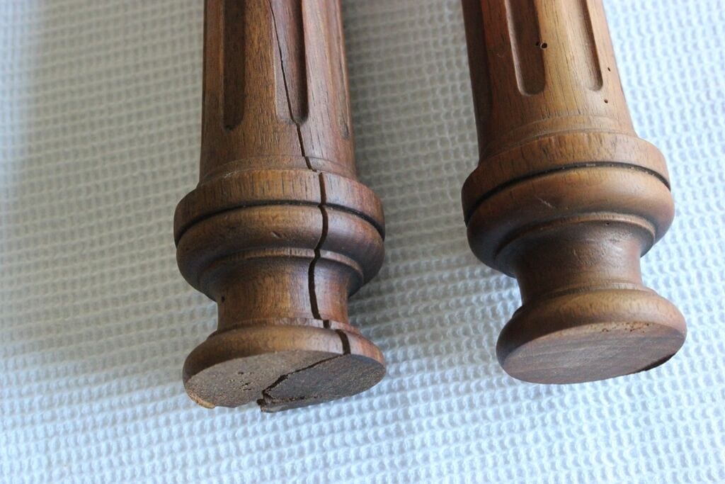 VECCHIA COPPIA DI COLONNINE L.cm 39 / GAMBA DI SEDIA FRANCESE/ DUE GAMBE D'EPOCA Restauro