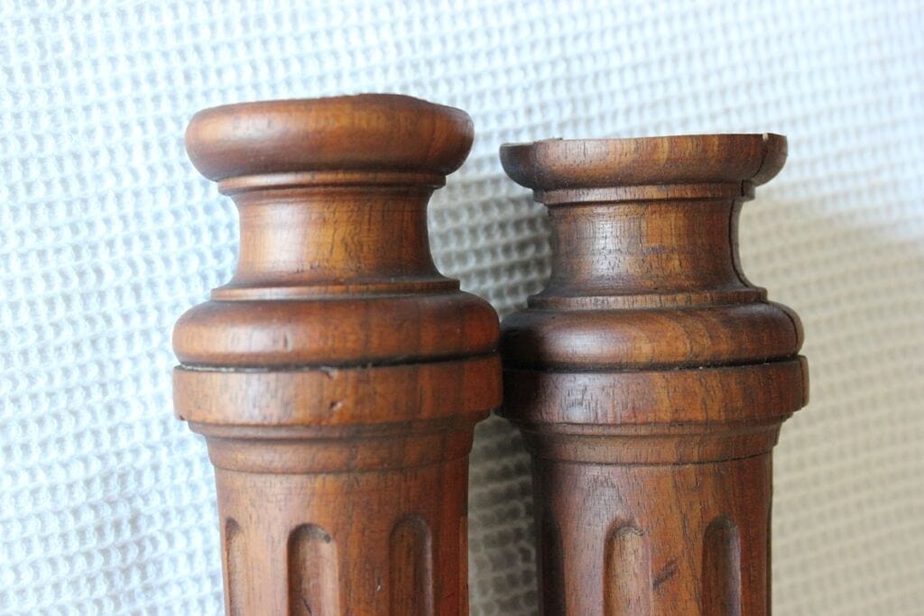 VECCHIA COPPIA DI COLONNINE L.cm 39 / GAMBA DI SEDIA FRANCESE/ DUE GAMBE D'EPOCA Restauro