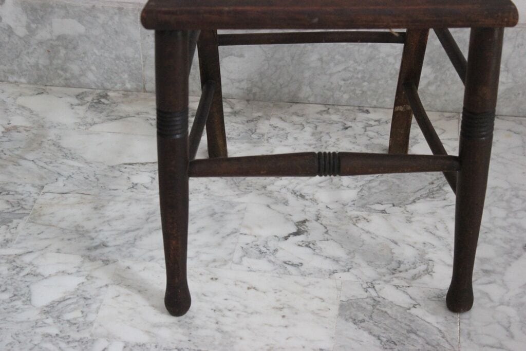 VECCHIA SEDIA IN LEGNO  SEDIOLINA RUSTICA ANTICA  SEGGIOLA D'EPOCA Arredamento