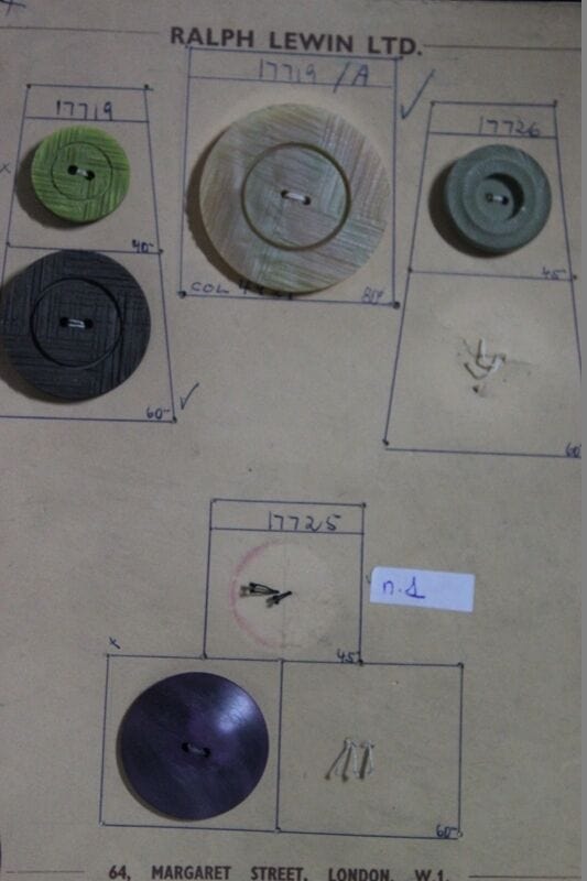 VECCHIO CAMPIONARIO DI BOTTONI D'EPOCA  - 5 VINTAGE BUTTONS '50 - BOTTONE Bigiotteria & Accessori