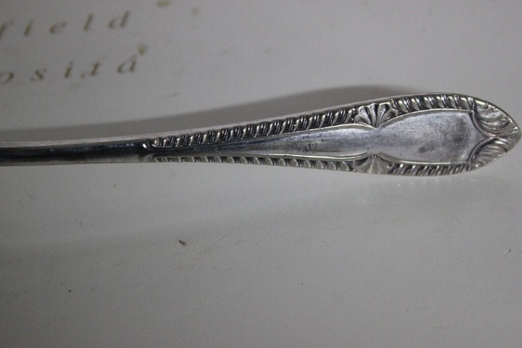 VECCHIO CUCCHIAIO IN SHEFFIELD / POSATA INGLESE D'EPOCA  L. cm 17,5 Sheffield & Argento