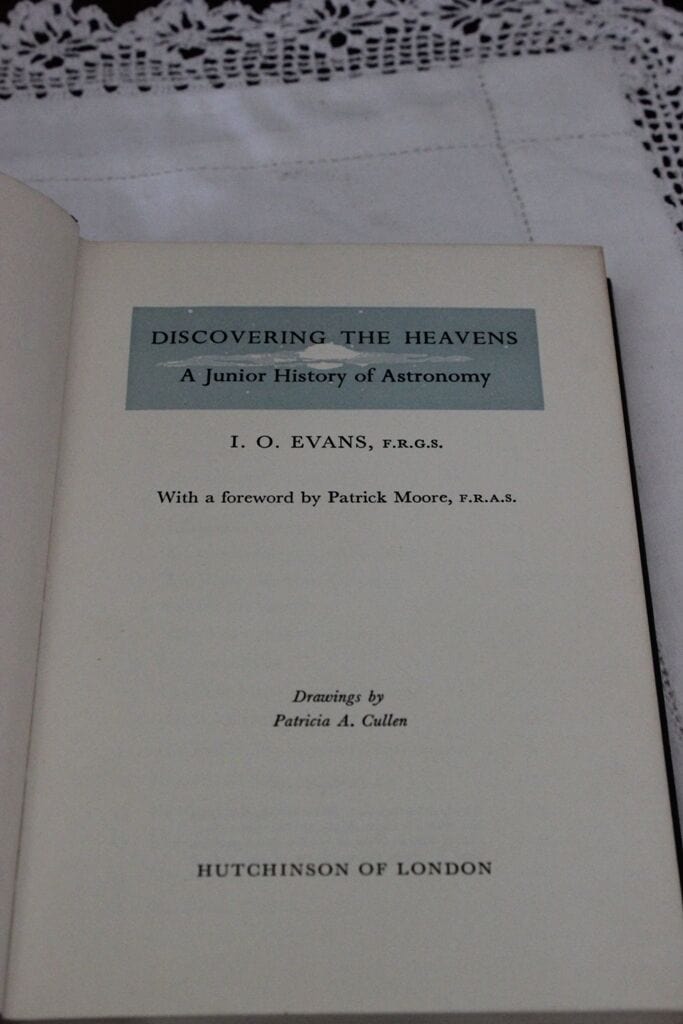 VECCHIO LIBRO INGLESE DI ASTRONOMIA ANNO 1958 / DISCOVERING THE HEAVENS Libri