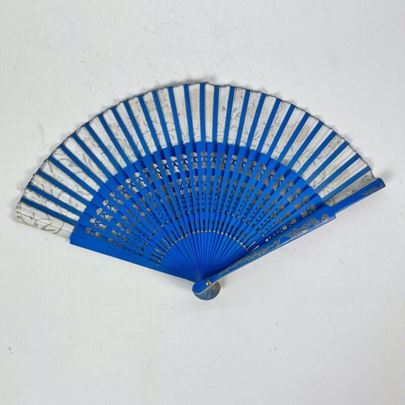Ventaglio vintage spagnolo beige per signora in legno traforato dipinto a fiori Ventagli
