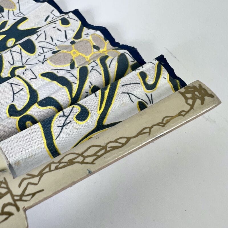 Ventaglio vintage spagnolo beige per signora in legno traforato dipinto a fiori Ventagli