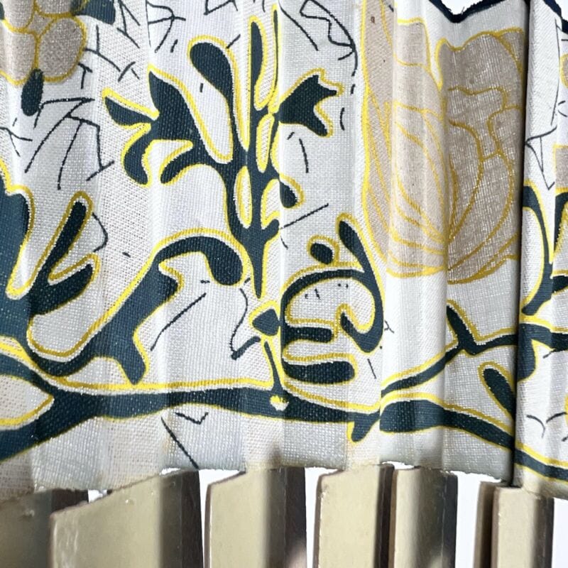 Ventaglio vintage spagnolo beige per signora in legno traforato dipinto a fiori Ventagli
